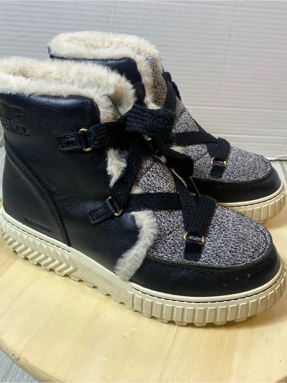 Sorel Explorer Joan Black Gray Faux Fair Waterproof Winter Boots Women’s  9.5